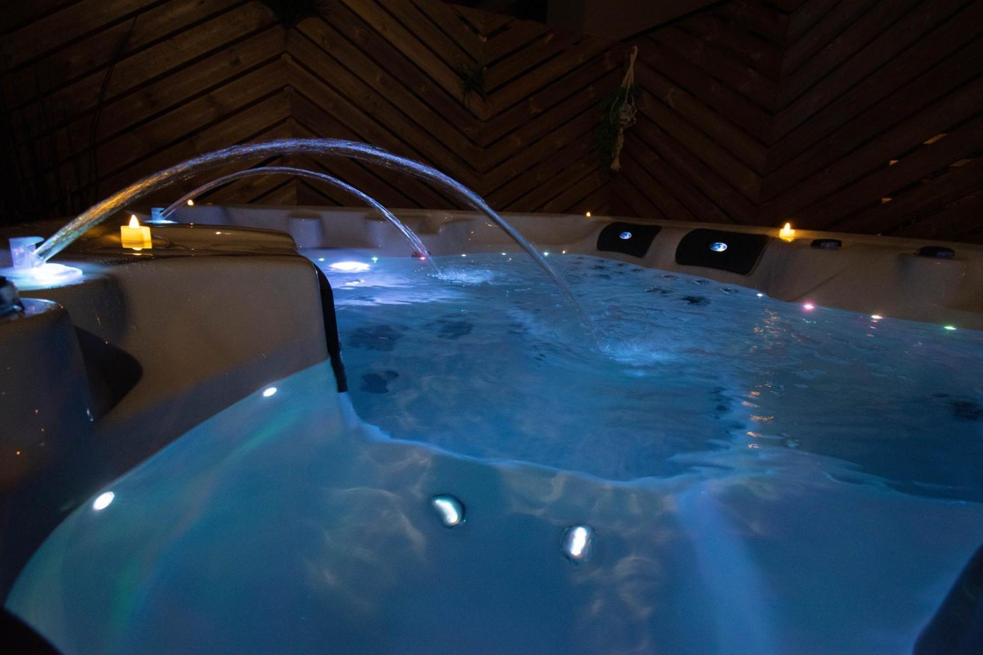 Studio Les 2 Fees - Jacuzzi - Deco Feerique Montfort-sur-Meu Luaran gambar