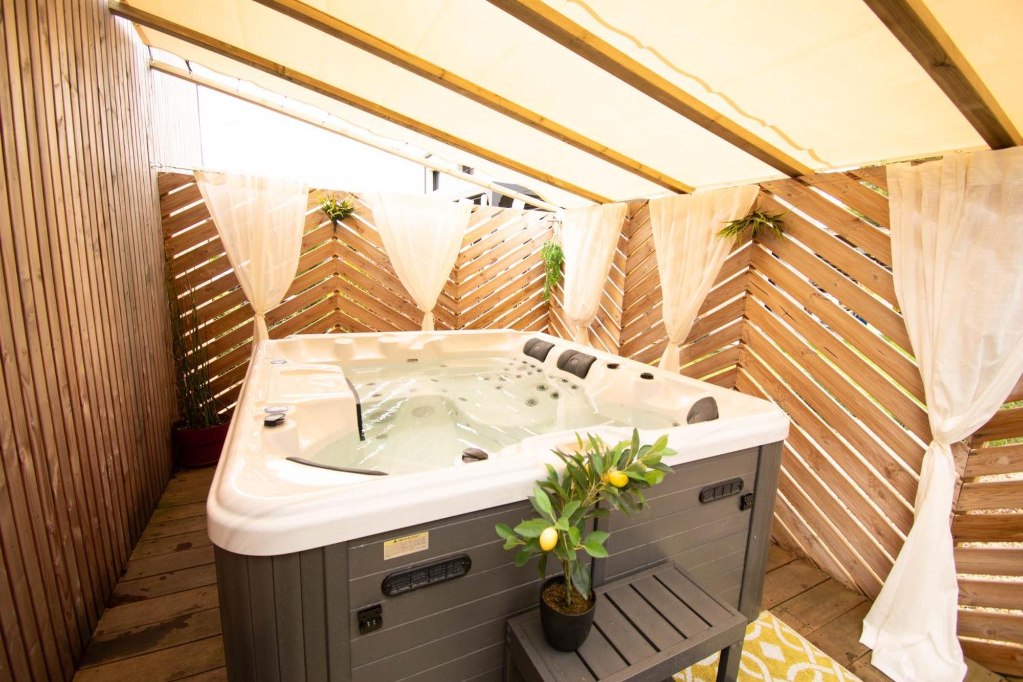 Studio Les 2 Fees - Jacuzzi - Deco Feerique Montfort-sur-Meu Luaran gambar