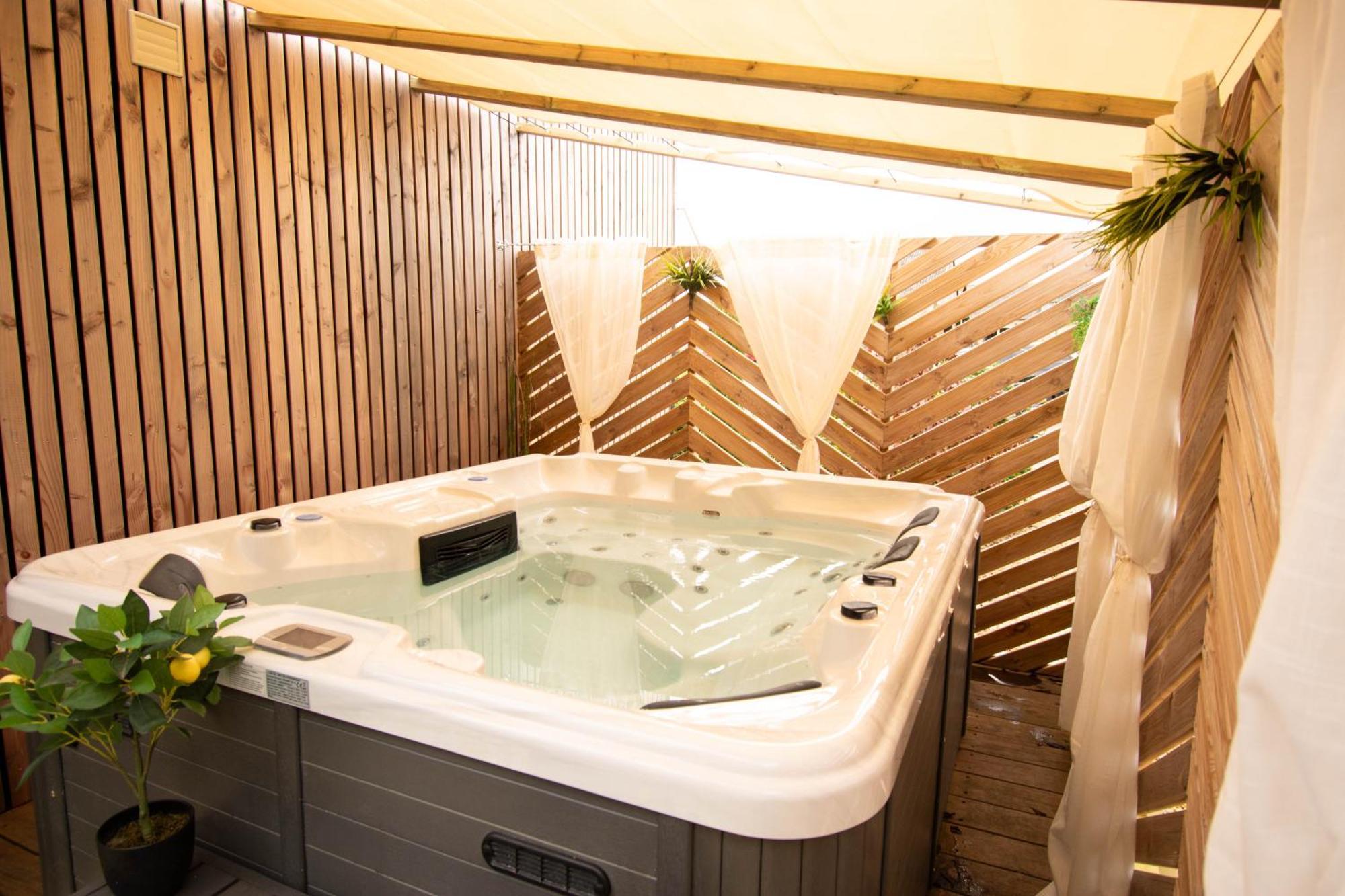 Studio Les 2 Fees - Jacuzzi - Deco Feerique Montfort-sur-Meu Luaran gambar